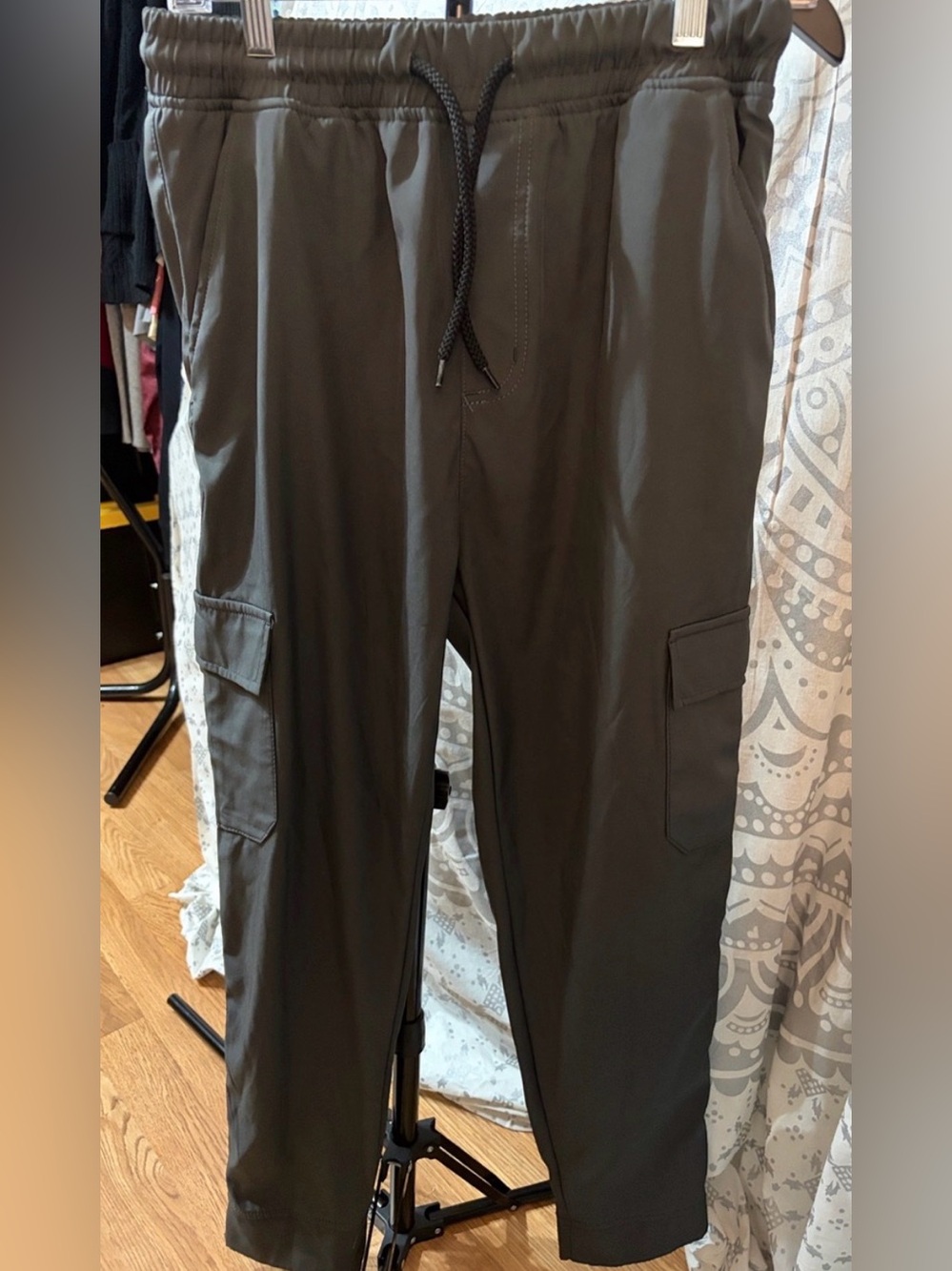 Men's Cargo Jogger Pants in Dark Gray — Elastic Waist | Size Medium | EUC